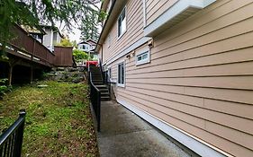 Cozy Renovated Oasis W Private Terrace & Parking